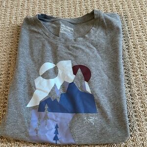 Arc'teryx Heather Gray Mountain Tee Women Large